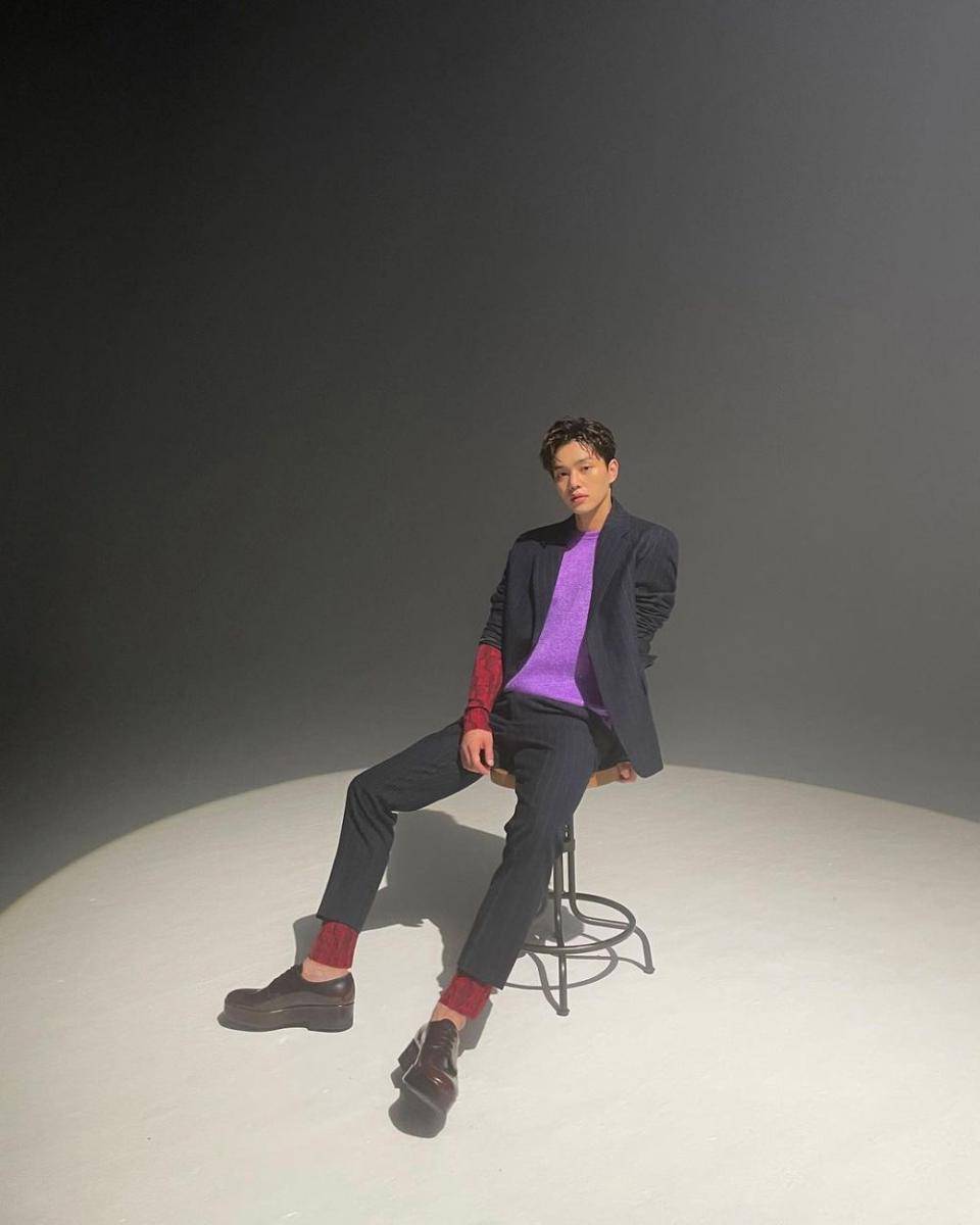 blazer ala Song Kang (instagram.com/songkang_b)