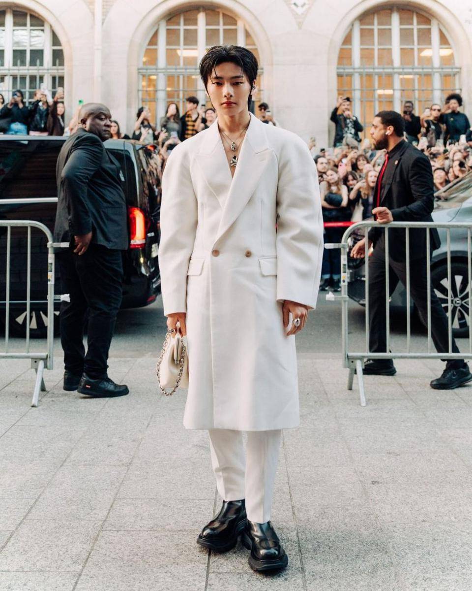 potret I.N Stray Kids (instagram.com/alexandermcqueen)