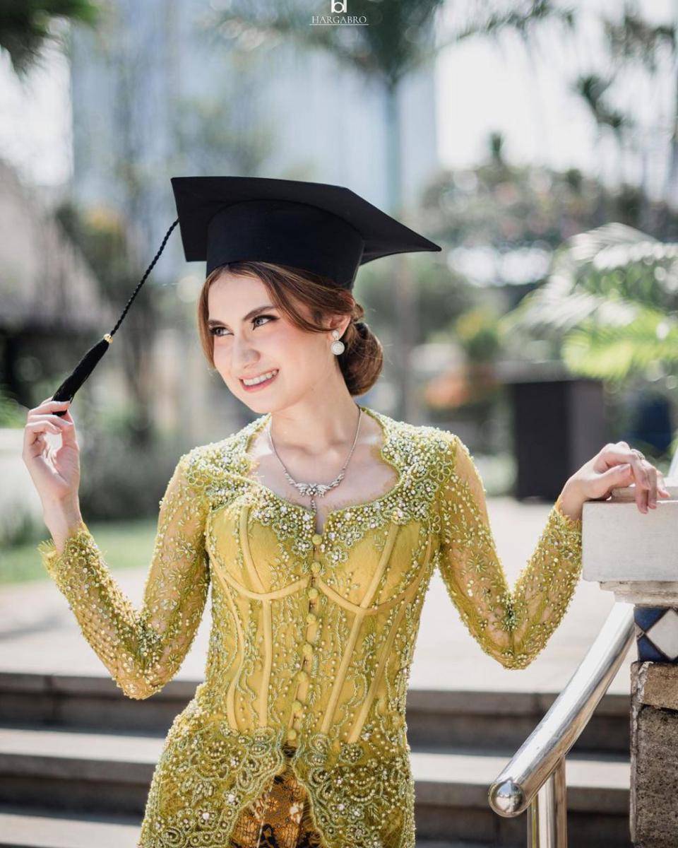 potret wisuda Raisya Bawazier (instagram.com/raisyabawazier)