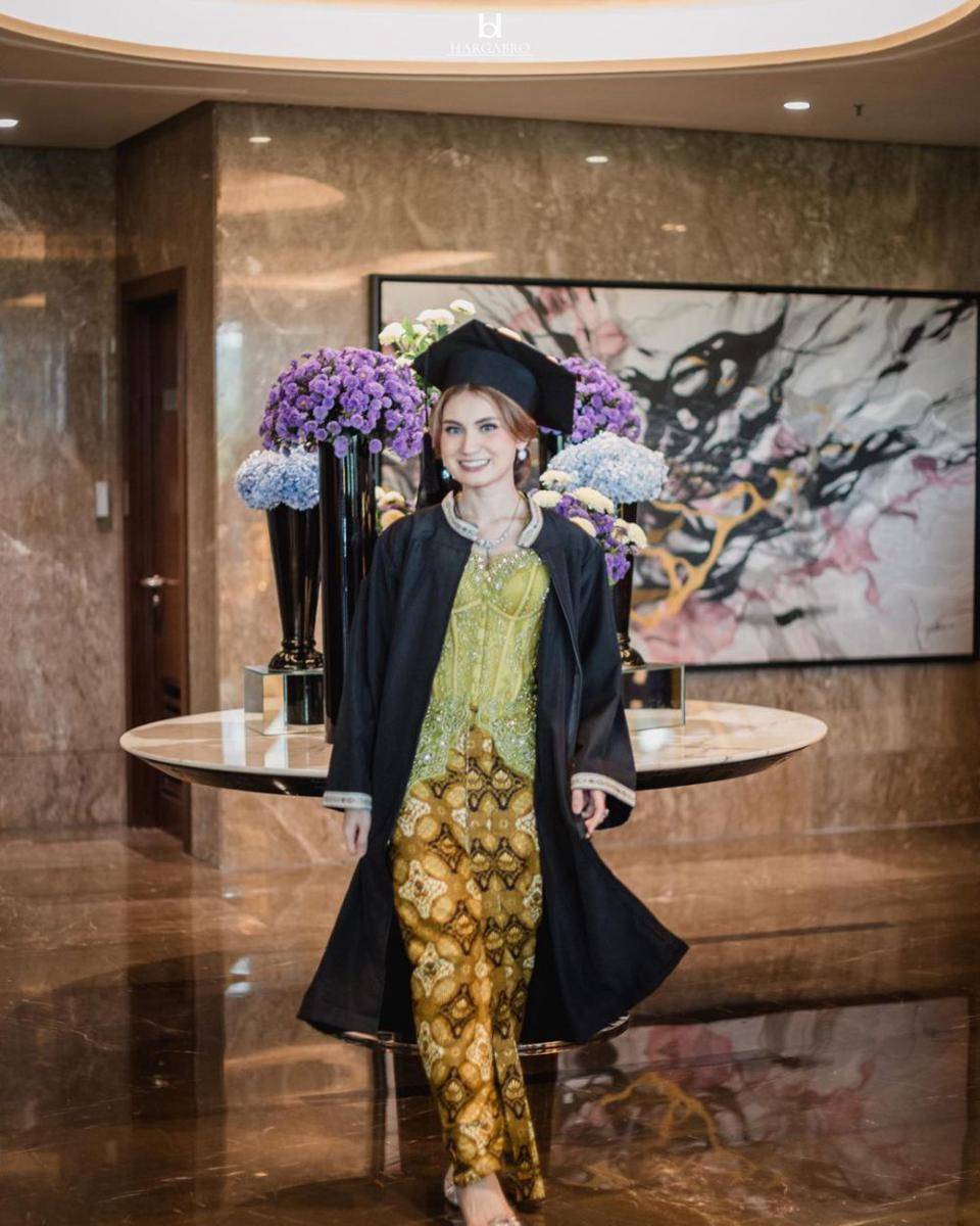 potret wisuda Raisya Bawazier (instagram.com/raisyabawazier)