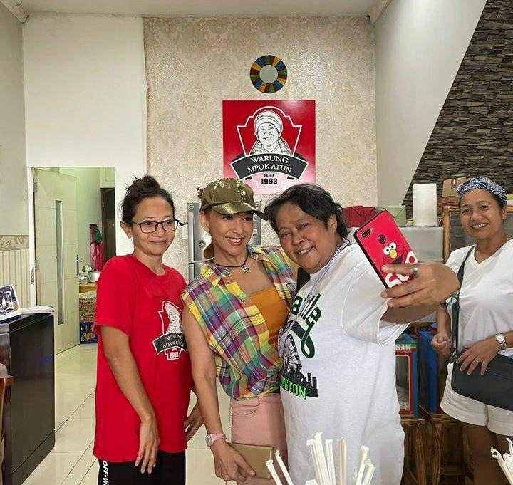 potret kenangan Kiki Fatmala bersama rekan-rekan artis tanah air (instagram.com/qq_fatmala)