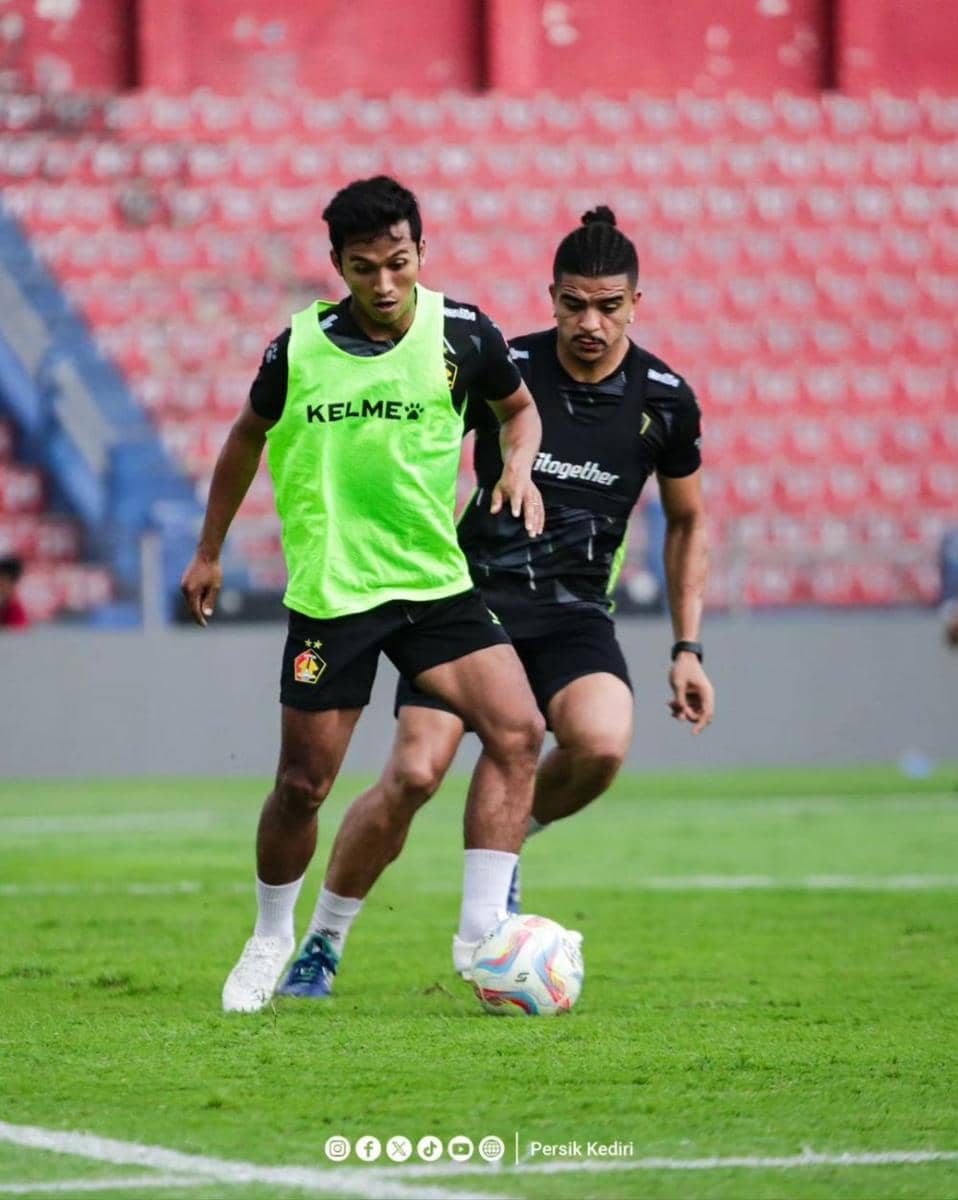 Pemain Persik Kediri saat berlatih. Instagram.com/@persikfcofficial