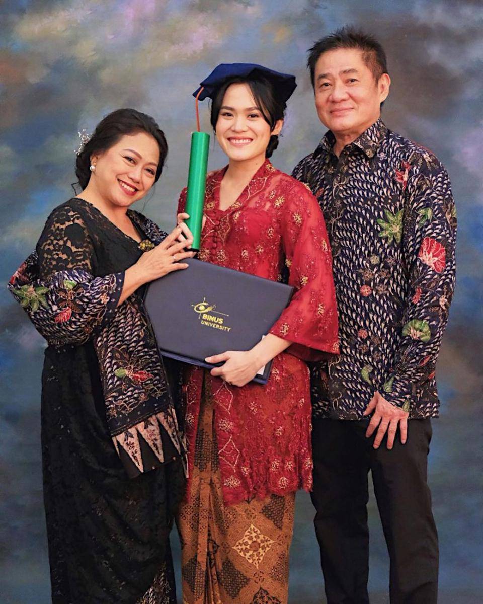 potret wisuda Sheryl Sheinafia (instagram.com/sherylsheinafia)
