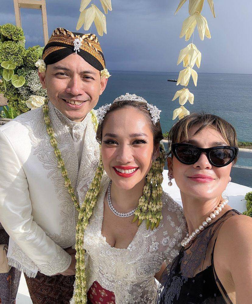 Luna Maya dipernikahan BCL dan Tiko (instagram.com/lunamaya)