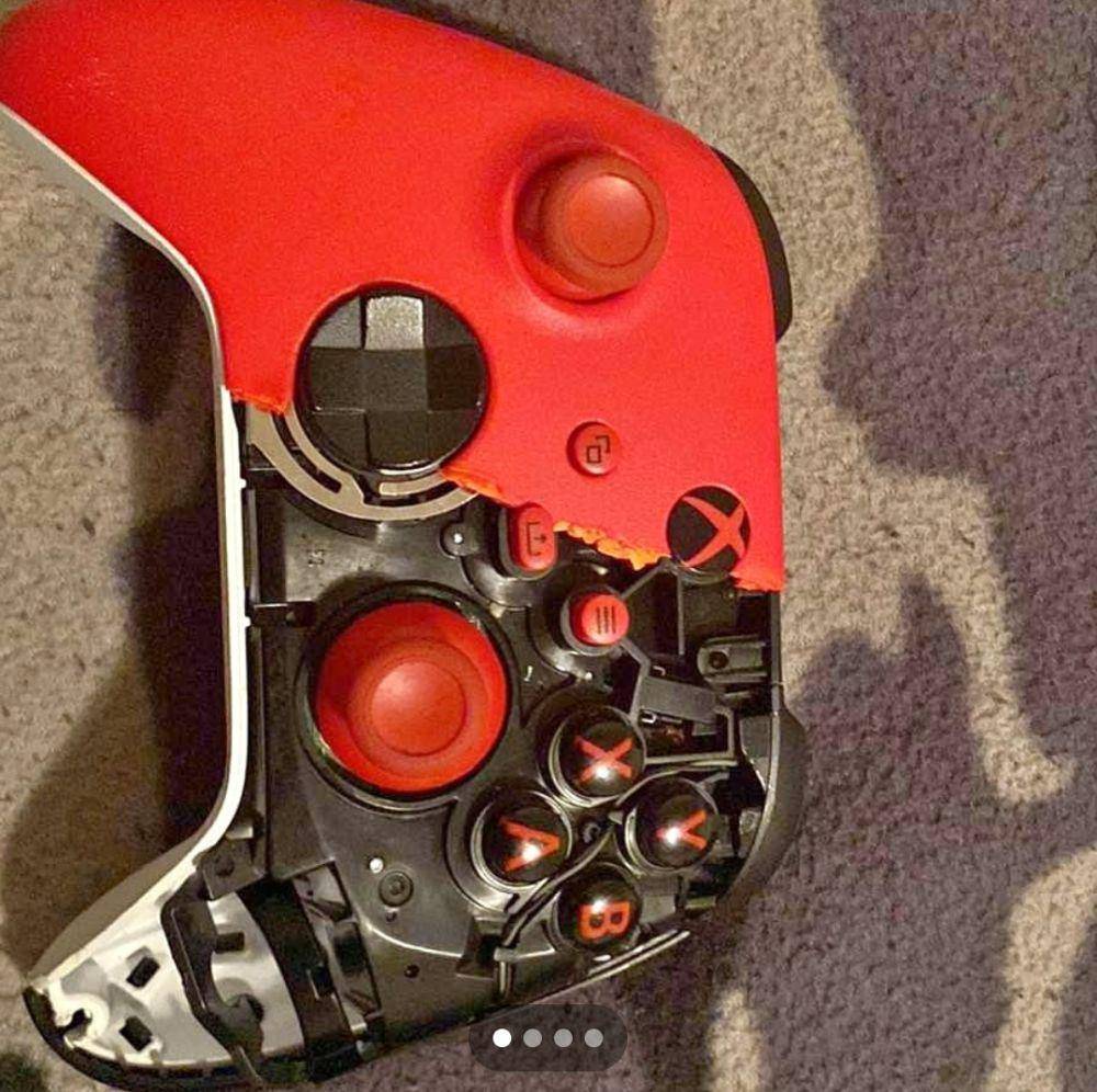 potret modifikasi nyentrik sebuah joystick (reddit.com/user/Infinity293)