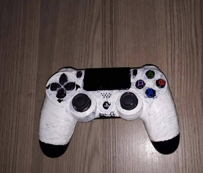 potret modifikasi nyentrik sebuah joystick (reddit.com/r/DiWHY)