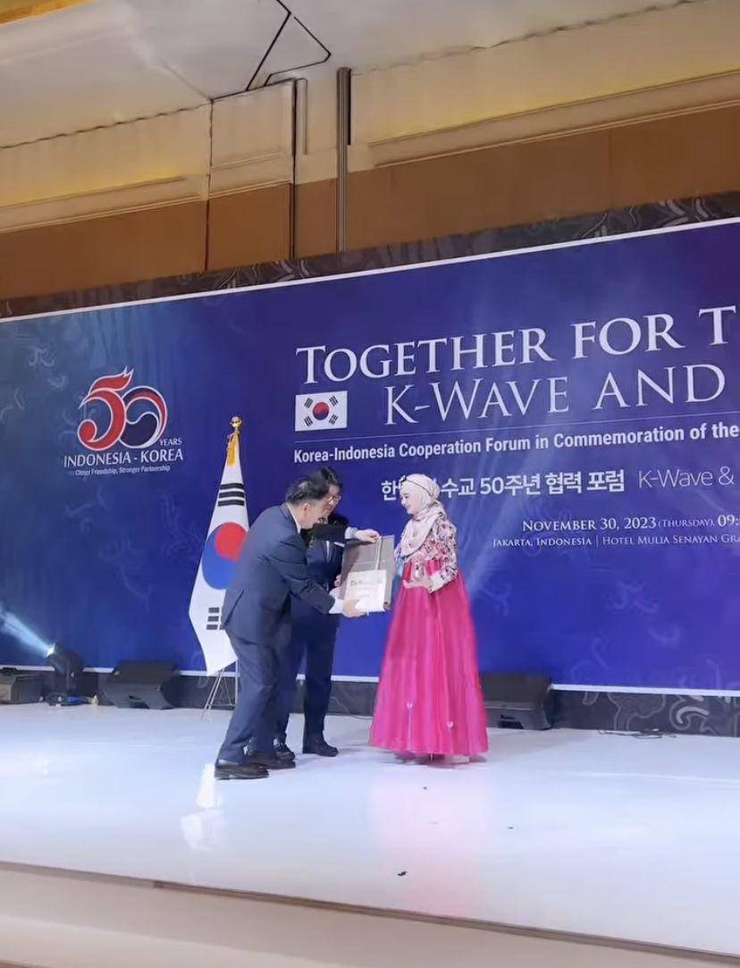 Inara Rusli di acara 50 Tahun Hubungan Diplomatik Persahabatan Indonesia dan Korea Selatan (instagram.com/mommy_starla)