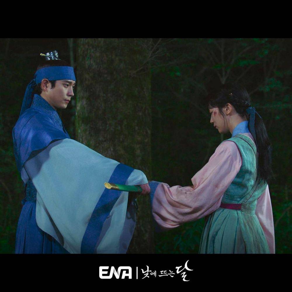 still cut drakor Moon in the Day (instagram.com/channel.ena.d)