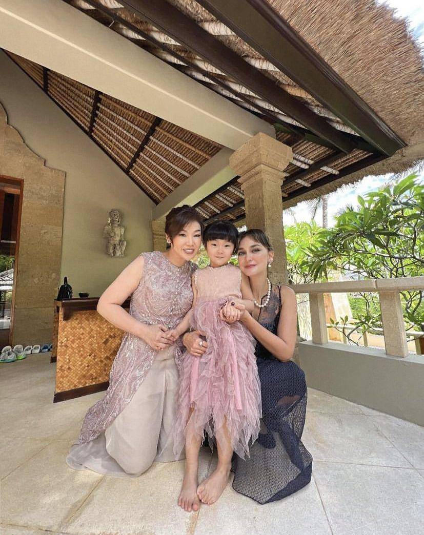 Luna Maya dipernikahan BCL dan Tiko (instagram.com/silviakurniady)