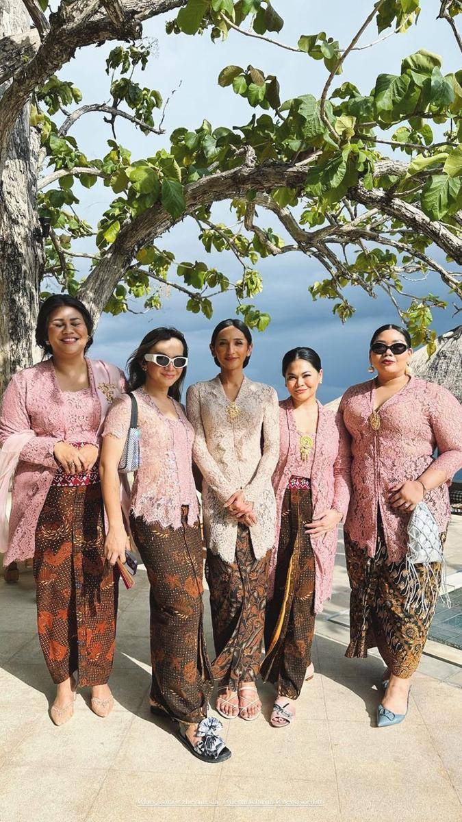 gaya artis di acara pernikahan Bunga Citra Lestari (instagram.com/utibuncis)