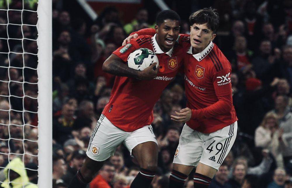 Pemain andalan Manchester United, Marcus Rashford (kiri) dan Alejandro Garnacho (kanan), dinilai tak bisa bermain bersama di lapangan bersama. (X/@ManUtd)