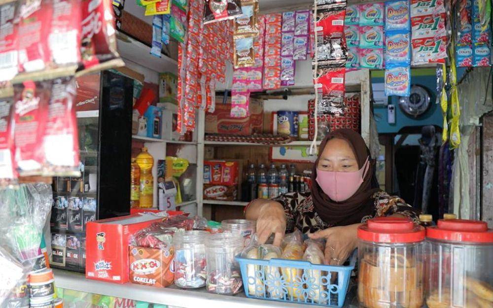 Memiliki fokus kepada ibu-ibu prasejahtera dalam salah satu layanannya, PNM Mekaar (Membina Ekonomi Keluarga Sejahtera), PNM membukakan membukakan akses baru kepada 3 modal utama yakni modal finansial, intelektual, dan sosial.  (Dok. PNM)