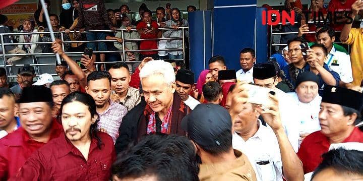 Capres Ganjar Pranowo Disambut Teriakan, "Hidup Presiden 2024" di Bima