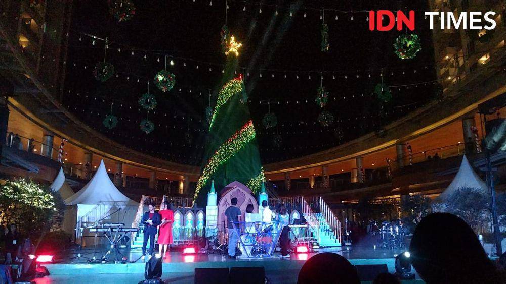 Delipark Mall sajikan prosesi penyalaan lampu pohon natal pada Light Up Ceremony (IDN Times/Eko Agus Herianto)