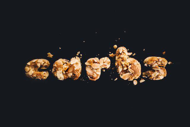ilustrasi carbs dalam protein bar (unsplash.com/Octavian Dan)