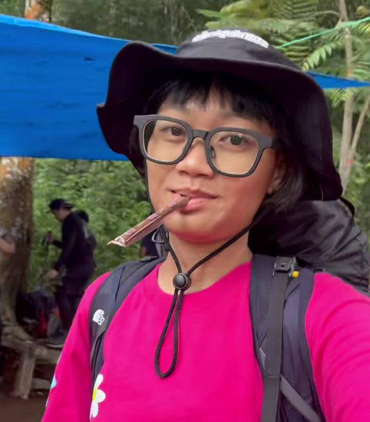 potret Aci Resti mendaki gunung Gede (instagram.com/aciresti)