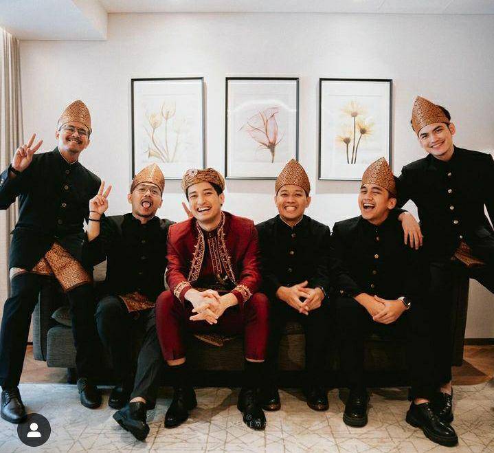 potret bridesmaid dan groomsmen di pernikahan Hanggini dan Luthfi (instagram.com/luthfiaulia)