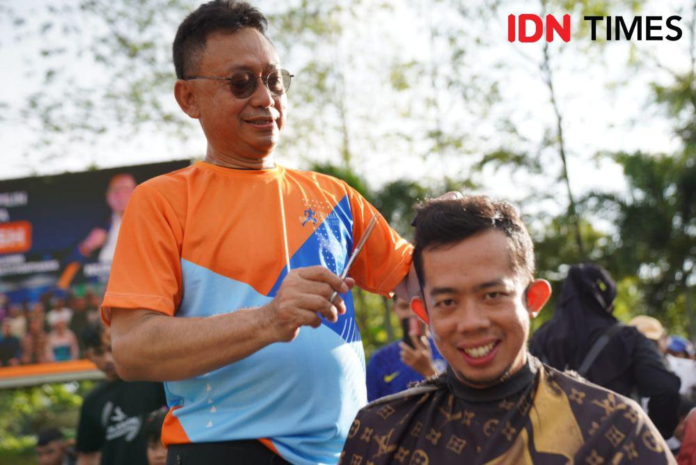 Potong Rambut Bayar Seikhlasnya, Barber Galang Dana untuk Palestina