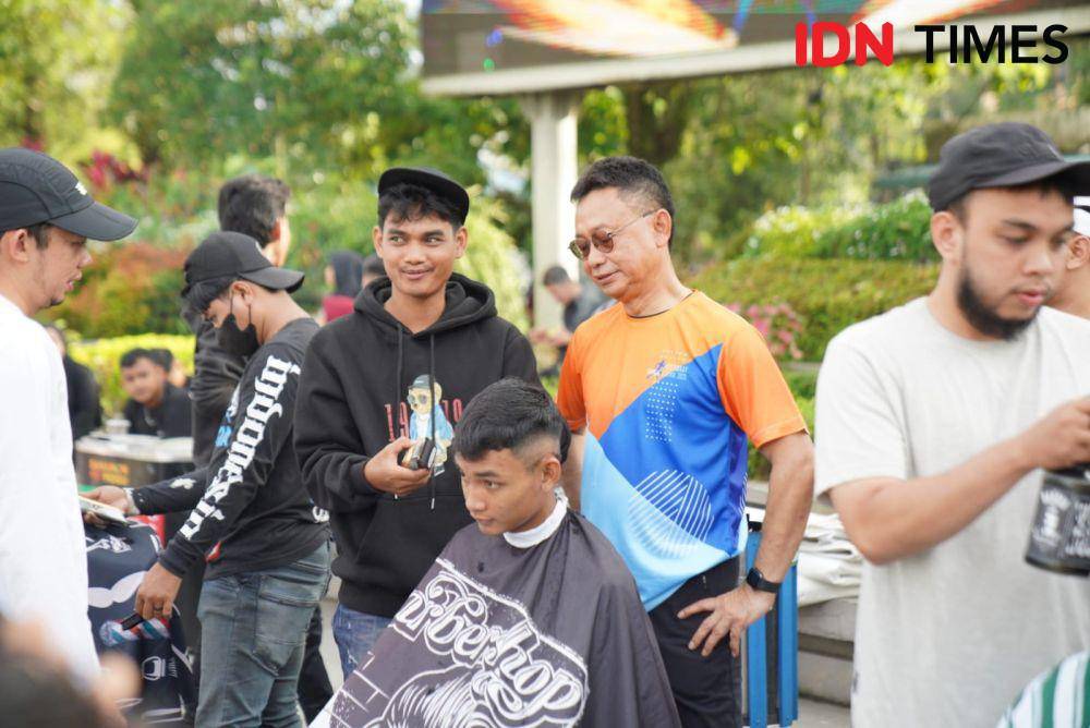 50 barber di Pontianak berpartisipasi dalam kegiatan sosial itu. (IDN Times/Prokopim).