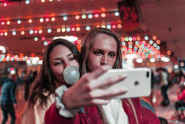 ilustrasi selfie (unsplash.com/Ben Weber)