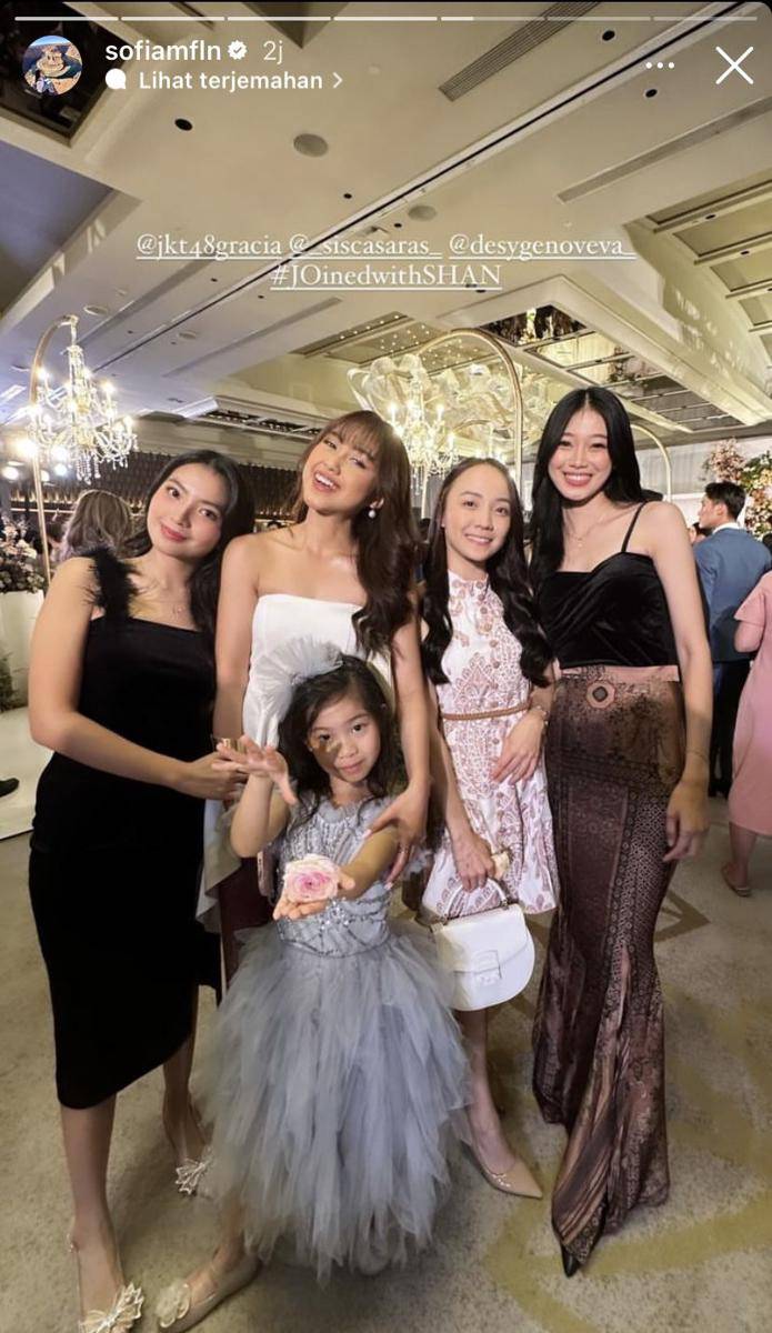potret artis di resepsi pernikahan Jonatan Christie dan Shanju (Instagram.com/sofiamfln)