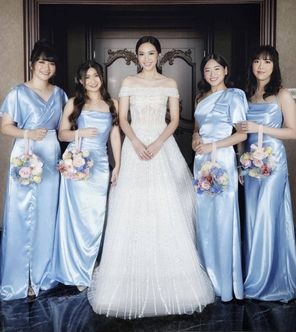 Bridesmaids Shanju di momen resepsi. (Instagram.com/sonianatalia_w)