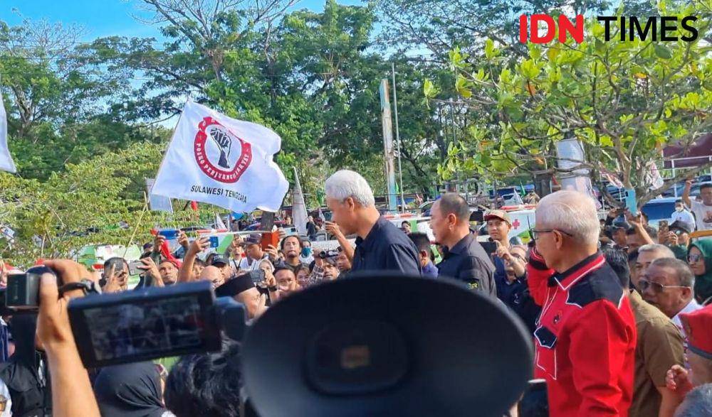 Capres nomor urut 3, Ganjar Pranowo berkampanye di Kendari, Sulawesi Tenggara. (IDN Times/Muhammad Ilman Nafi'an)