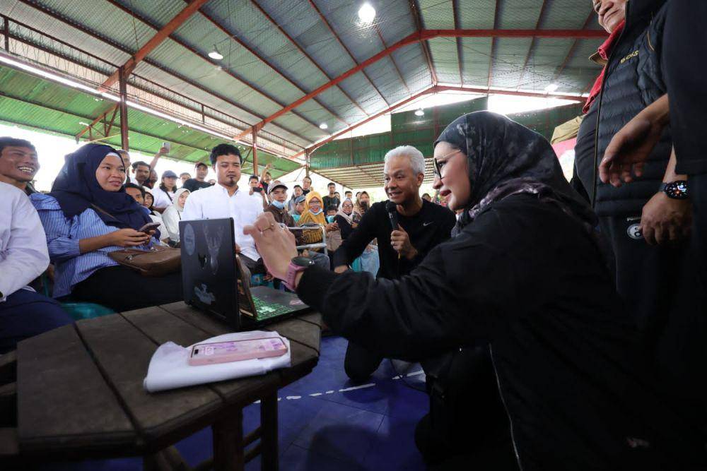 Ganjar Pranowo bertemu dengan kelompok disabilitas di Kota Mataram (IDN Times/Istimewa)