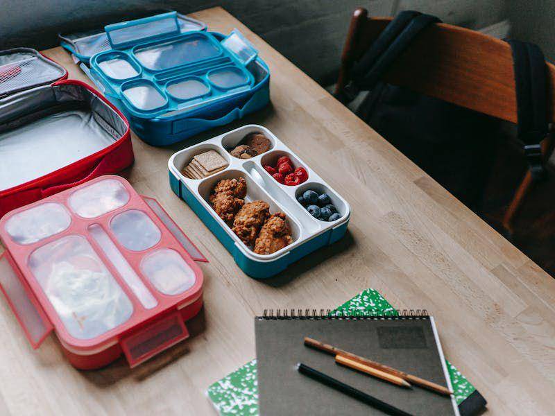 Ilustrasi membawa bekal (pexels.com/Katerina Holmes)