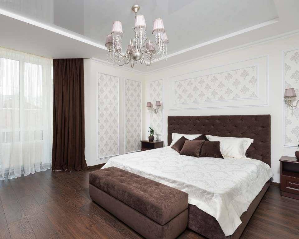 ilustrasi lantai dan furnitur kamar berwarna cokelat gelap (pexels.com/Max Rabubovskiy)