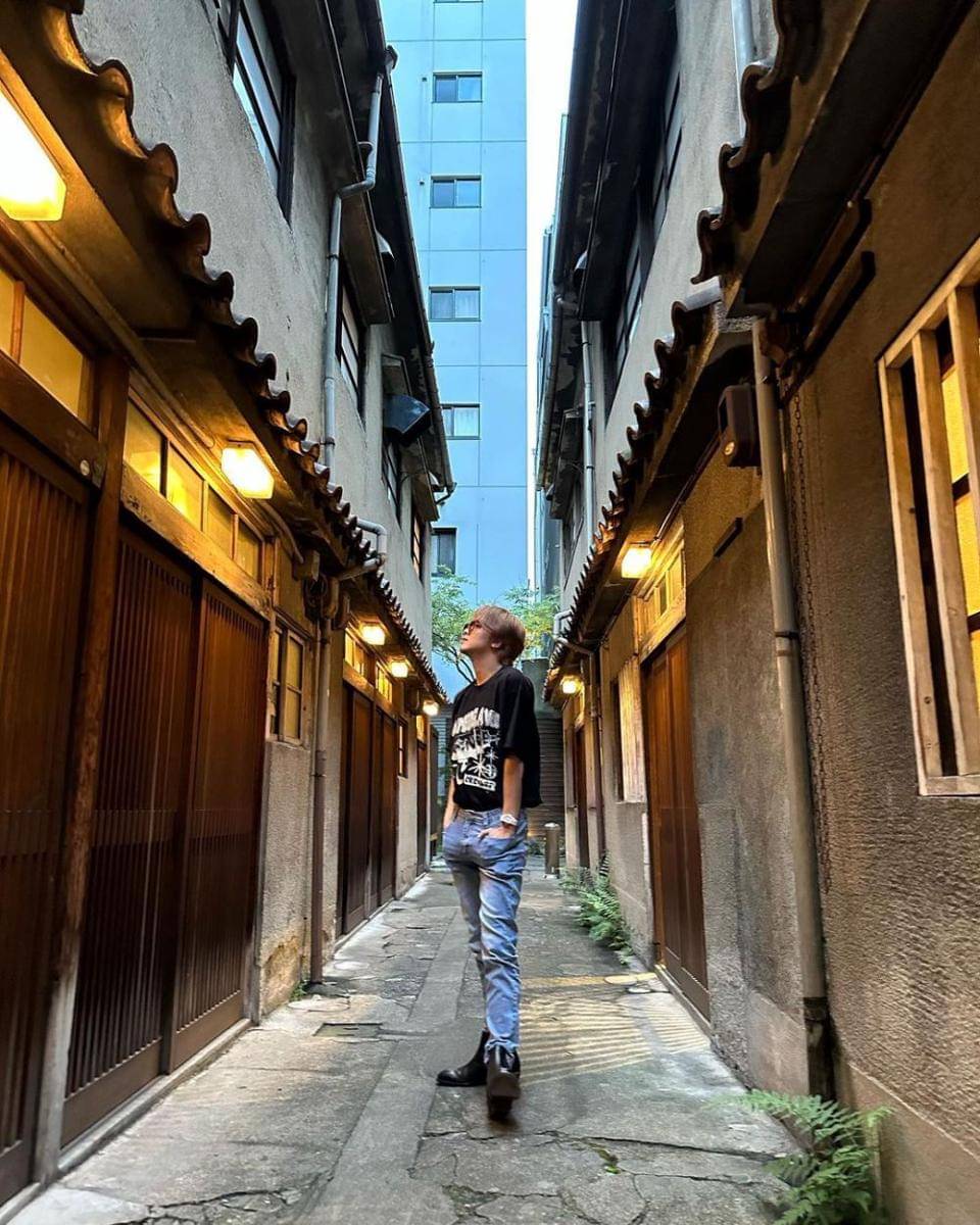 atasan hitam ala Haechan NCT Dream (instagram.com/haechanahceah)