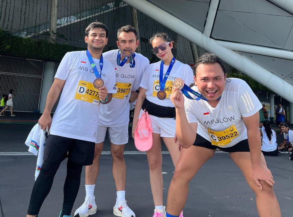 7 Potret Keanu Agl Maraton di Singapura, Takbir dan Nangis