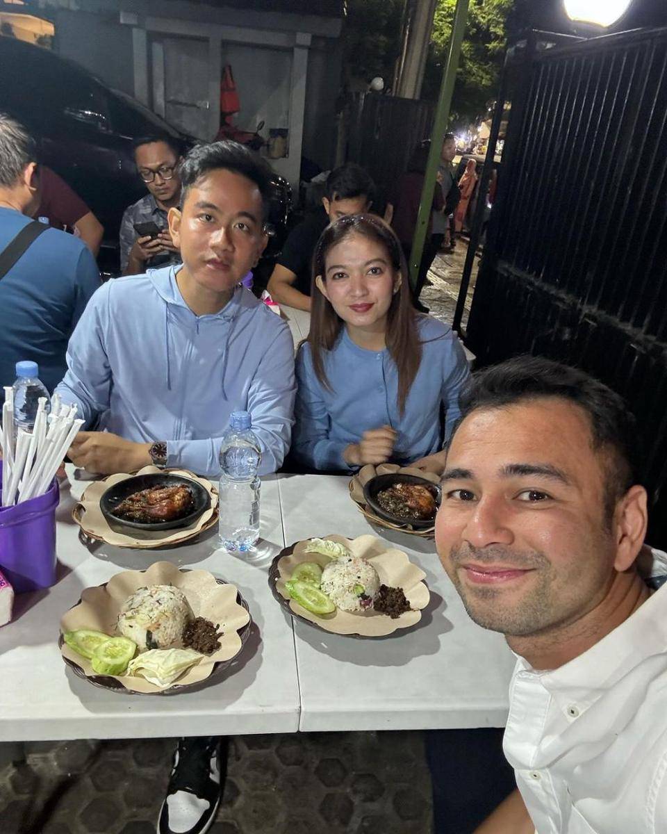 potret Raffi Ahmad temani Gibran Rakabuming makan di Rojo Sambel (instagram.com/raffinagita1717)