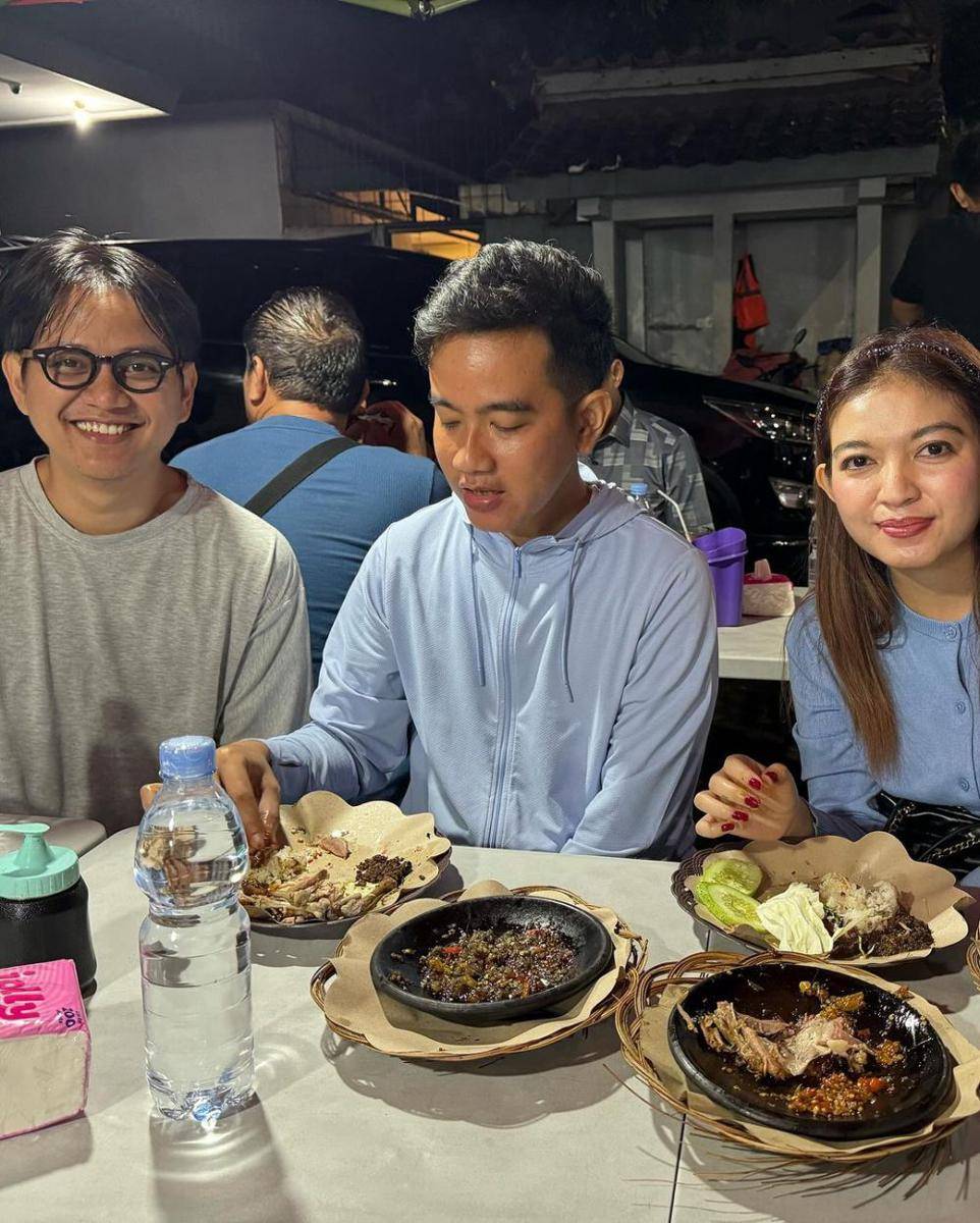 potret Raffi Ahmad temani Gibran Rakabuming makan di Rojo Sambel (instagram.com/raffinagita1717)