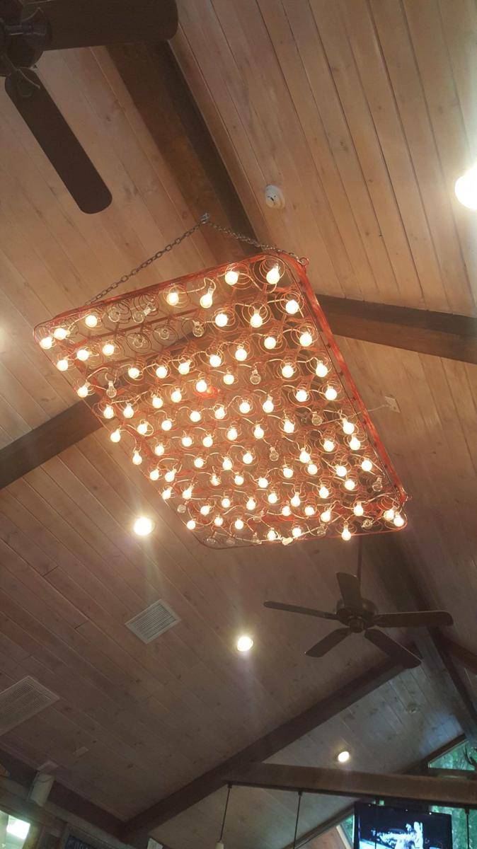 potret chandelier dengan bentuk nyentrik (reddit.com/user/Xylke)