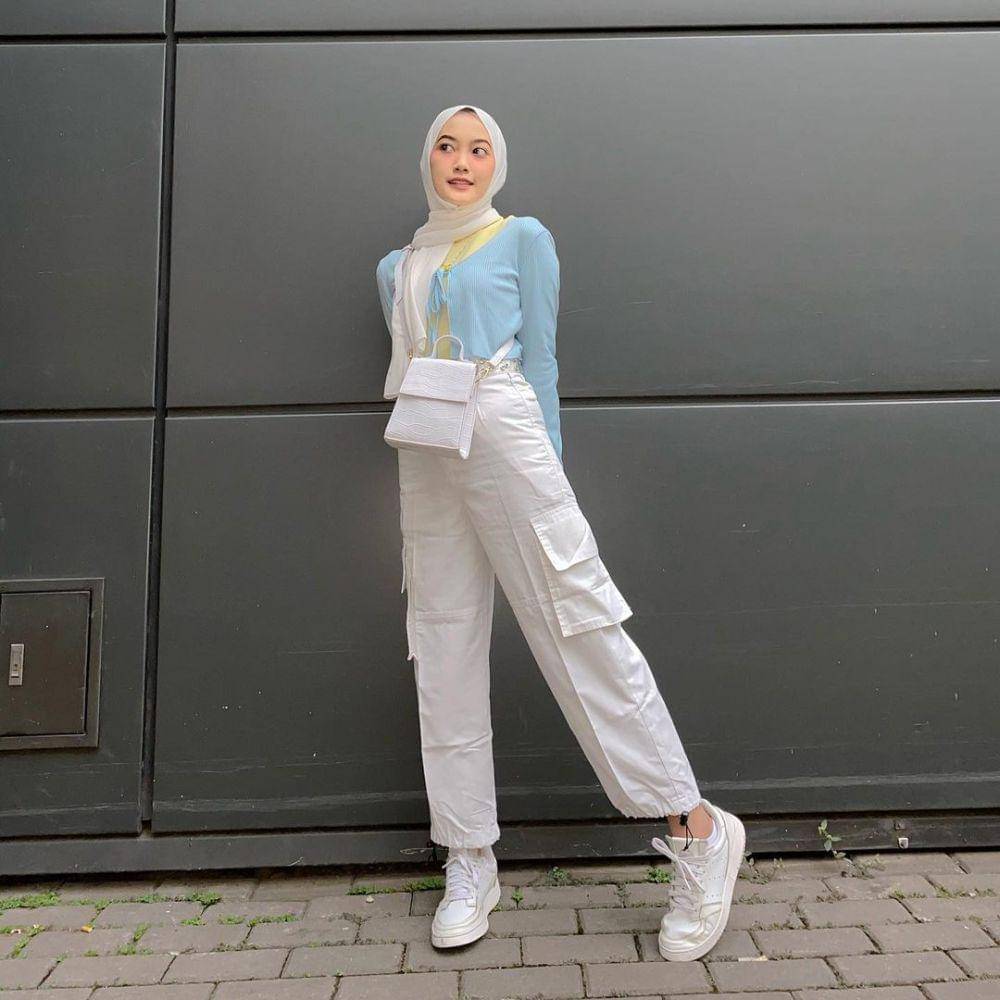 Ide styling bawahan putih ala Alamanda Putri (instagram.com/alamandaptrr)