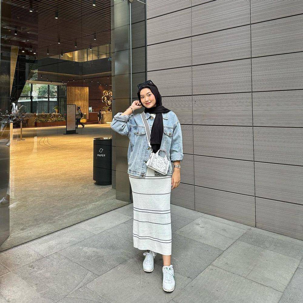 Ide styling bawahan putih ala Alamanda Putri (instagram.com/alamandaptrr)