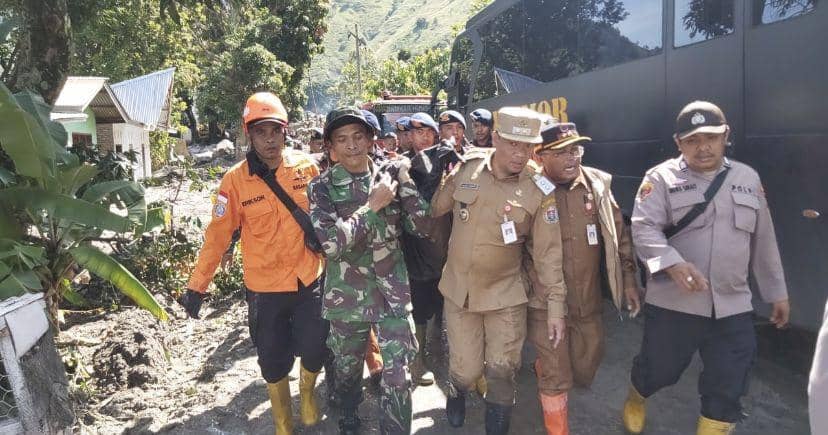 Suasana pencarian korban hilang banjir bandang di Humbahas (Dok. Tim SAR Gabungan)