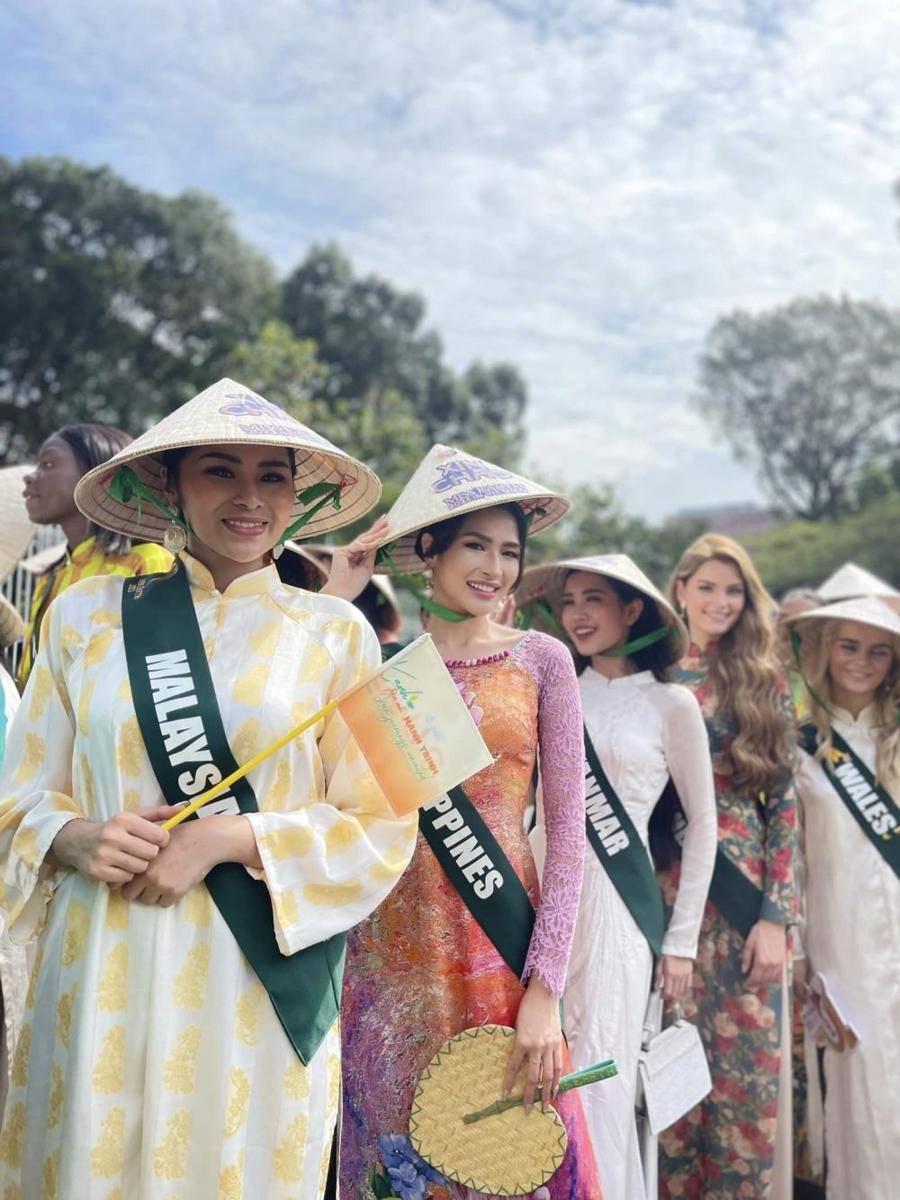 Potret Finalis Miss Earth 2023 di Pembukaan Ho Chi Minh Tourism Week (Facebook.com/Miss Earth)