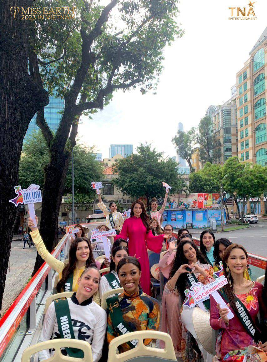 Potret Finalis Miss Earth 2023 di Pembukaan Ho Chi Minh Tourism Week (Facebook.com/Miss Earth Vietnam)