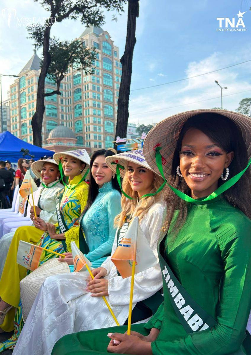 Potret Finalis Miss Earth 2023 di Pembukaan Ho Chi Minh Tourism Week (Facebook.com/Miss Earth Vietnam)
