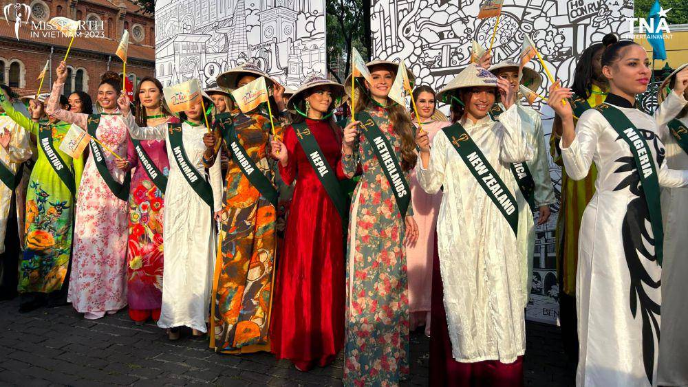 Potret Finalis Miss Earth 2023 di Pembukaan Ho Chi Minh Tourism Week (Facebook.com/Miss Earth Vietnam)