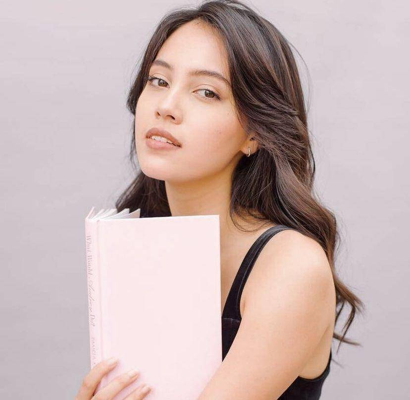 biodata dan profil Anggika Bolsterli (Instagram.com/anggikabolsterli)