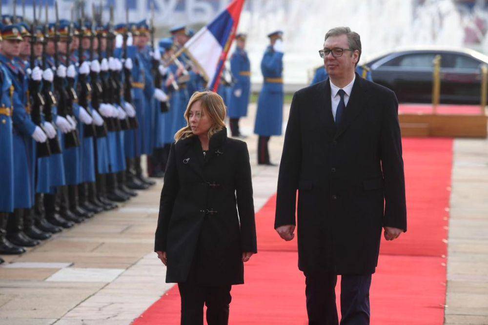 Perdana Menteri Italia Giorgia Meloni dan Presiden Serbia Aleksandar Vucic di Beograd, Minggu (3/12/2023). (instagram.com/buducnostsrbijeav)