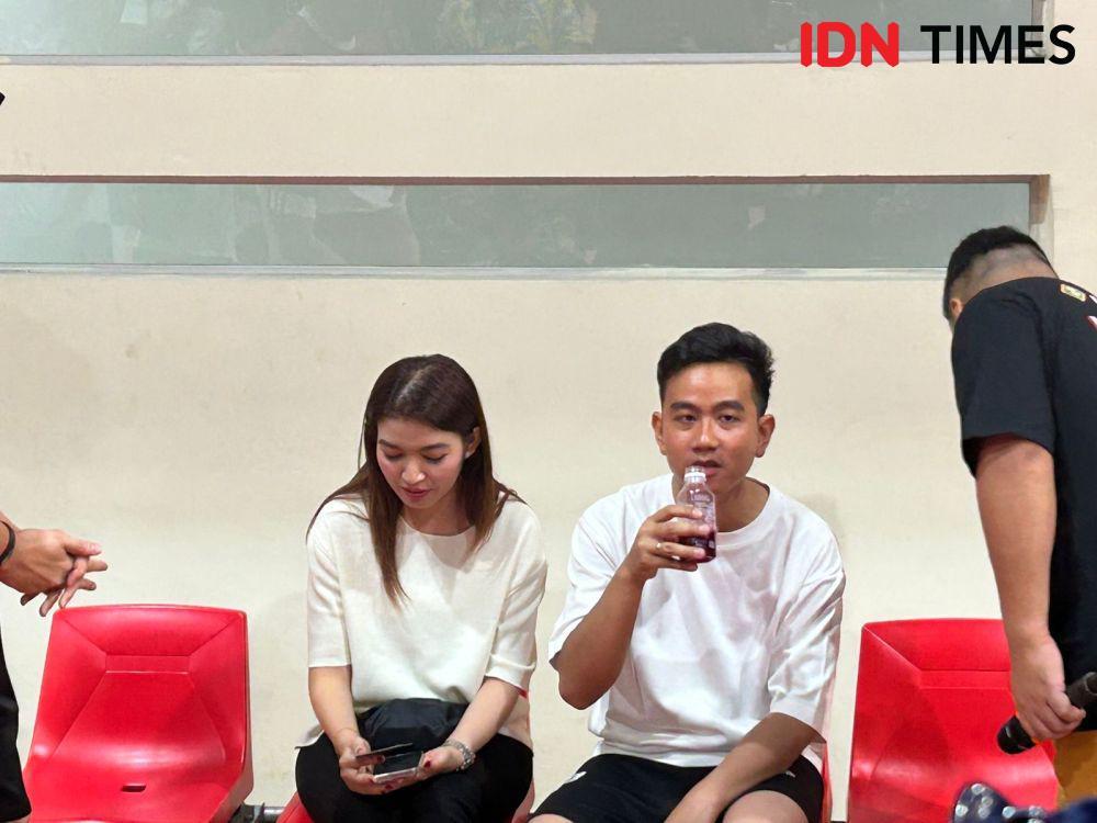 Gibran ditemani sang istri, Selvi Ananda (IDN Times/Fadhliansyah)