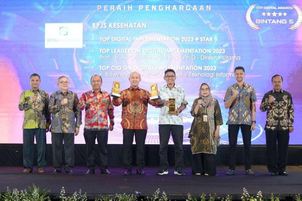 BPJS Kesehatan kembali meraih penghargaan bergengsi dalam TOP DIGITAL Awards 2023, yang diselenggarakan oleh Majalah IT Works, Senin (4/12). (Dok. BPJS Kesehatan)