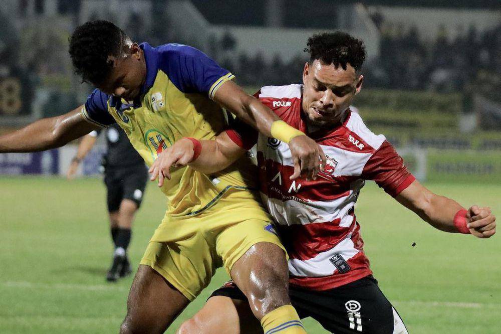 Madura United dalam laga menghadapi Barito Putera di Liga 1 2023/2024 putaran pertama. (instagram.com/maduraunited.fc)