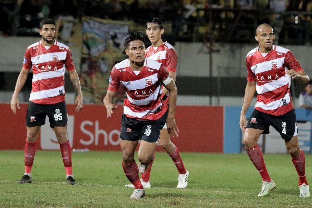 Madura United dalam laga menghadapi Barito Putera di Liga 1 2023/2024 putaran pertama. (instagram.com/maduraunited.fc)
