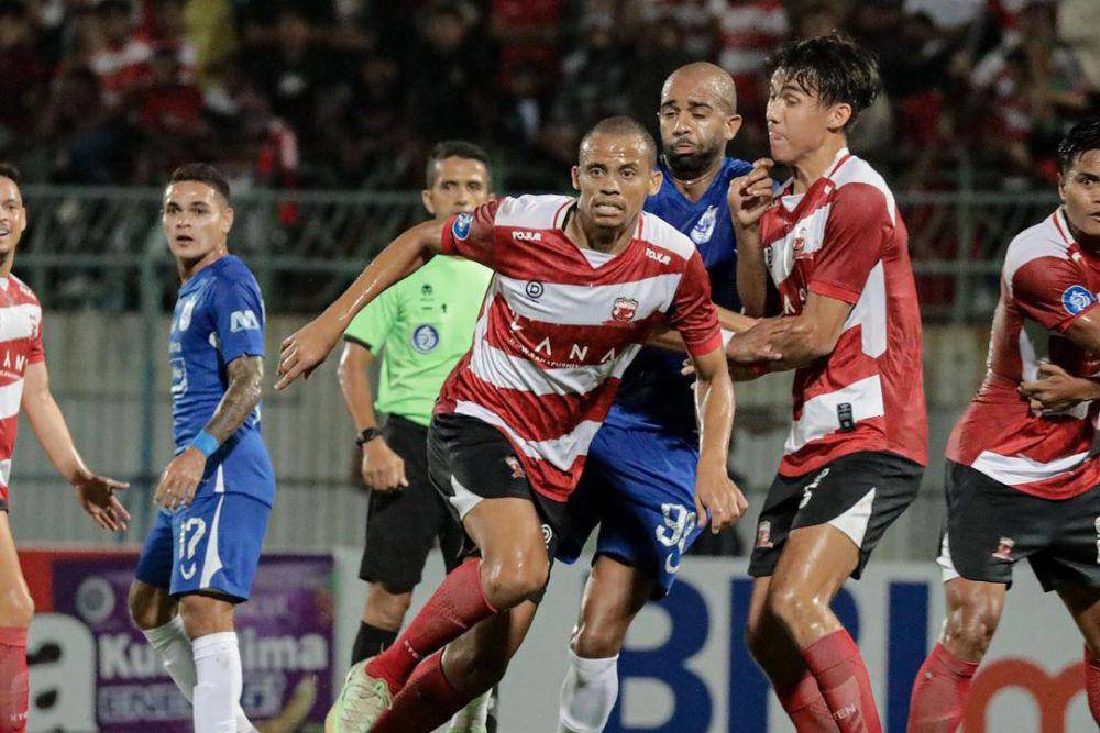 Madura United dalam laga menghadapi PSIS Semarang di Liga 1 2023/2024 putaran pertama. (instagram.com/maduraunited.fc)