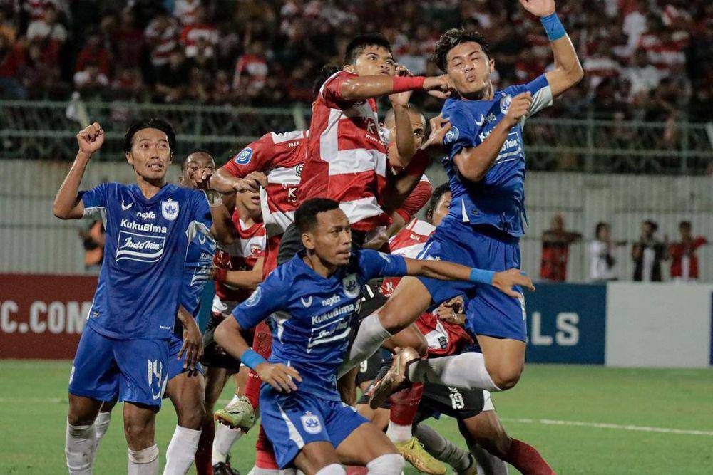 Madura United dalam laga menghadapi PSIS Semarang di Liga 1 2023/2024 putaran pertama. (instagram.com/maduraunited.fc)